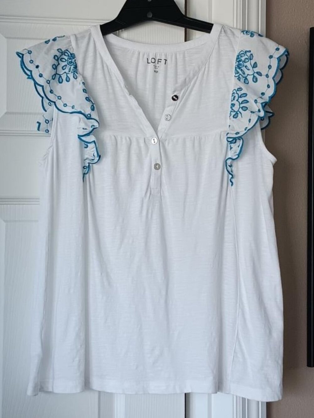 LOFT Womens Top White with Turquoise Stitching Size MP